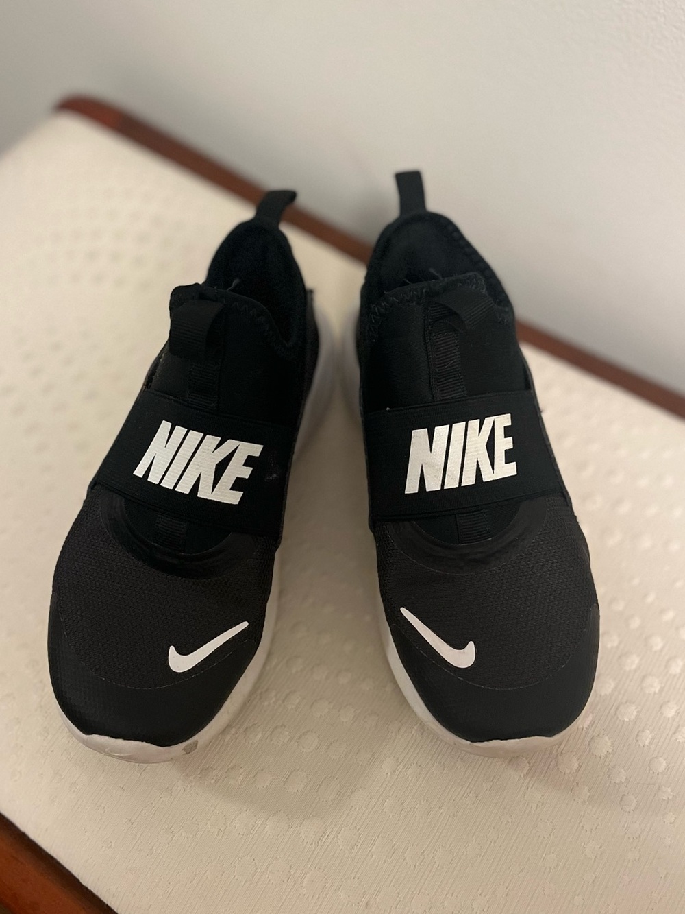 Nike Flex Runner 4 Kids Black Slip-On Athletic Sneakers - Size 1